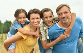 A broadly smiling family of four